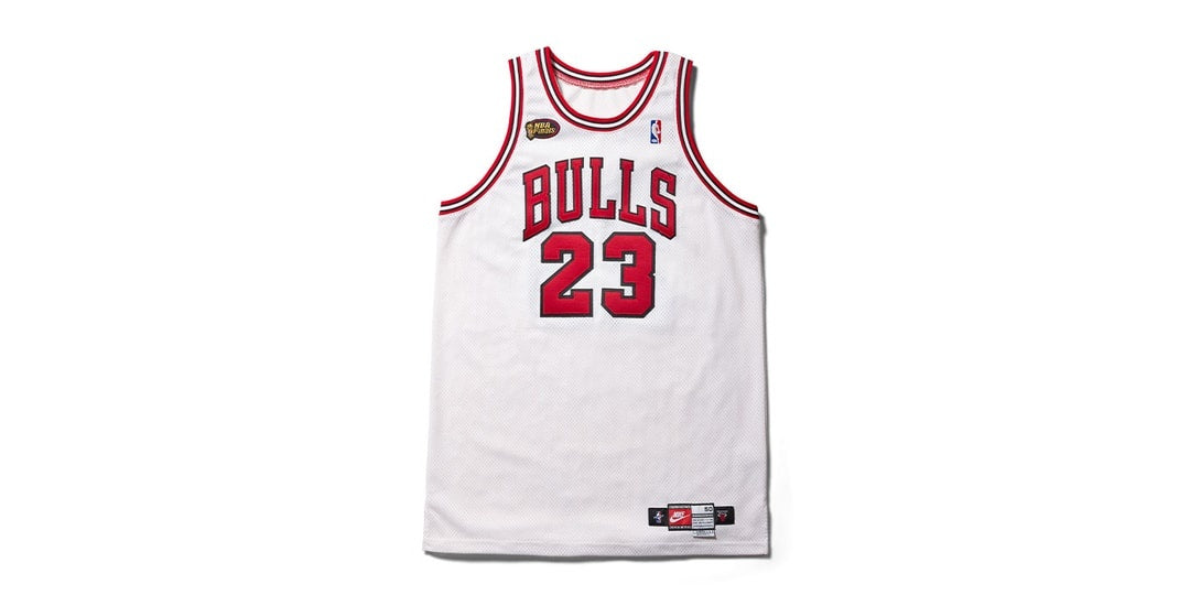 Michael Jordan's 1998 NBA Finals Jersey na Aukcji - Unikatowy Kawałek Historii Koszykówki