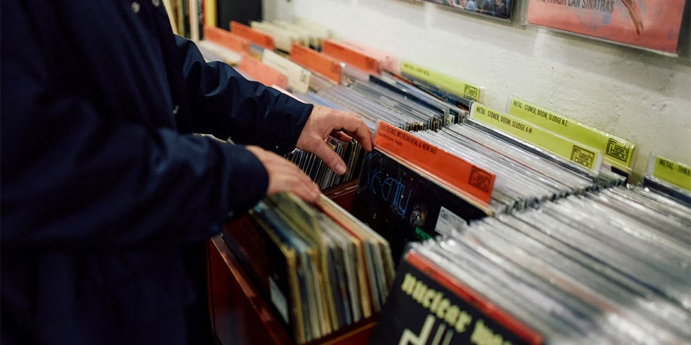 Vinyl w Nowej Erze: Sprzedaż Winylów Przekracza 1 Miliard USD w 2025 Roku