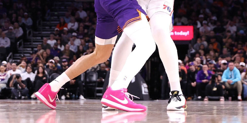 Devin Booker Debiutuje w Modelu Nike Book 2 “Kay Yow” na Rzecz Walki z Rakiem Piersi