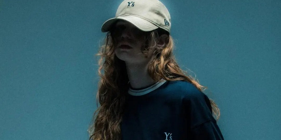Y's i New Era łączą siły w monochromatycznej kolekcji SS26