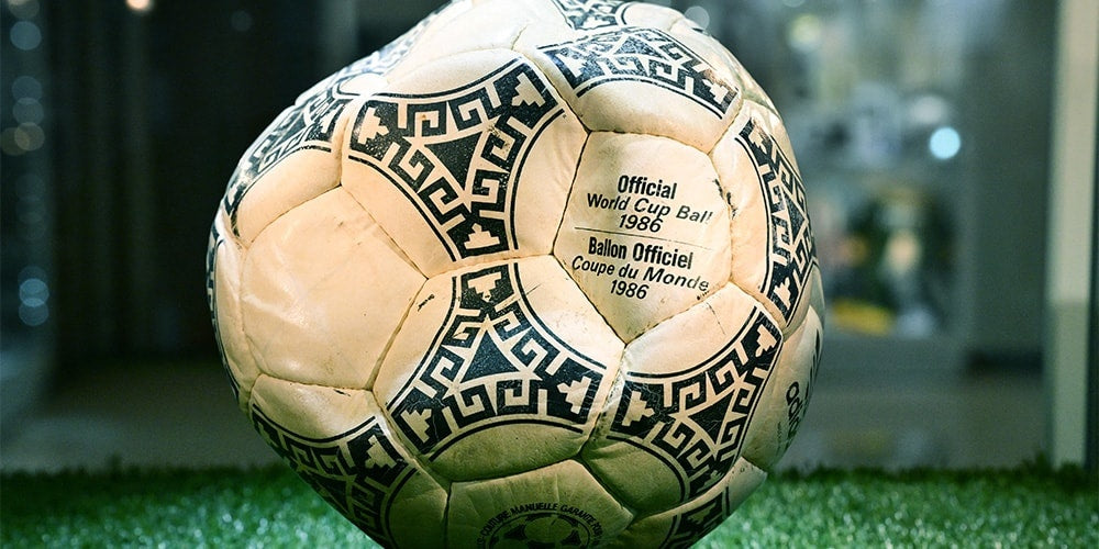 Piłka z Kontrowersyjnego Gol Maradony Sprzedana za Miliony – Znaczenie w Historii Sportu