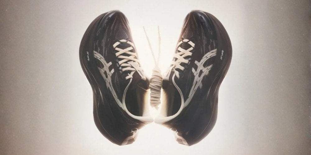 Nowa Kolaboracja blacktoes i ASICS: SUPERBLAST 3 BT “Keep Running Quiet”