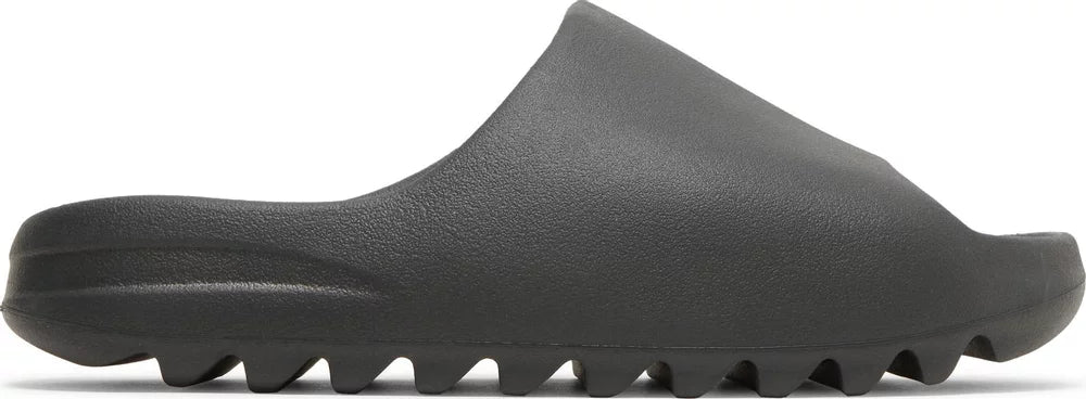 Yeezy Slide — przewodnik po wszystkich kolorach