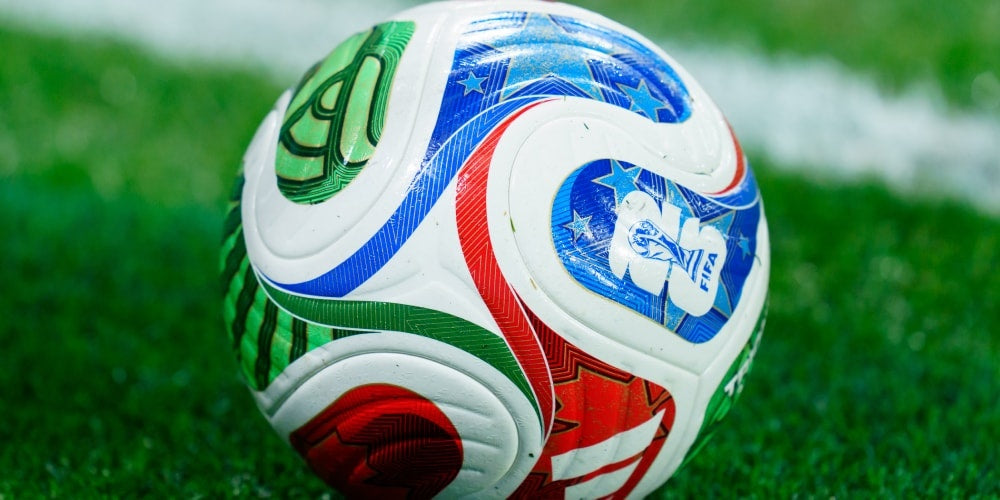 Nike Zastąpi adidas w Umowie na Piłki Meczowe UEFA: Kluczowa Zmiana w Świecie Sportu