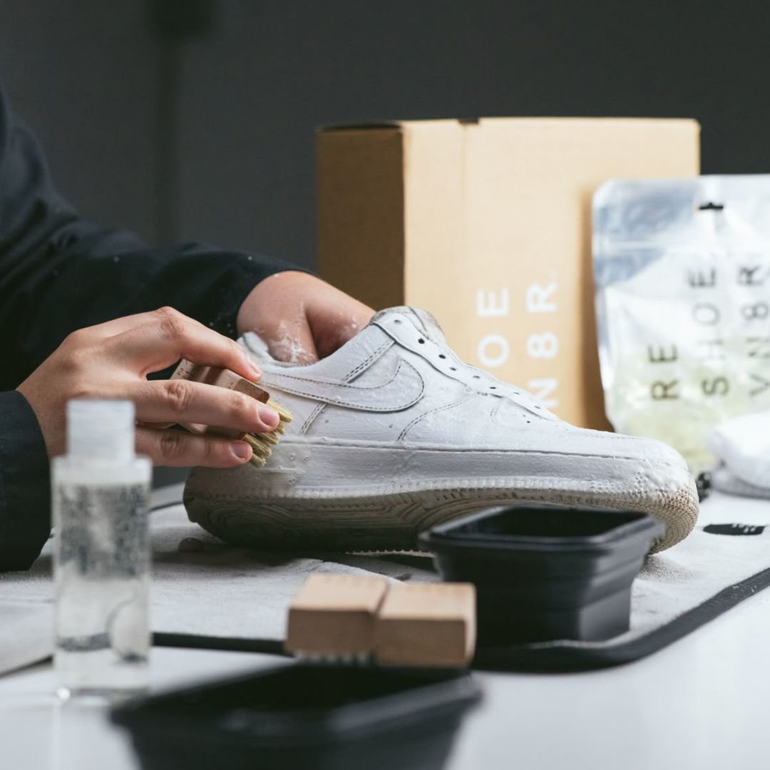 Jak zadbać o swoje sneakersy, żeby służyły latami? Kompletny poradnik