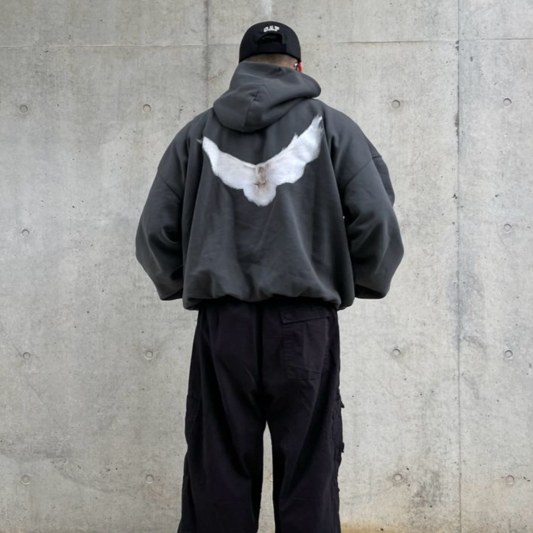 Najmodniejsze bluzy oversize 2025 – przegląd trendów i stylizacji