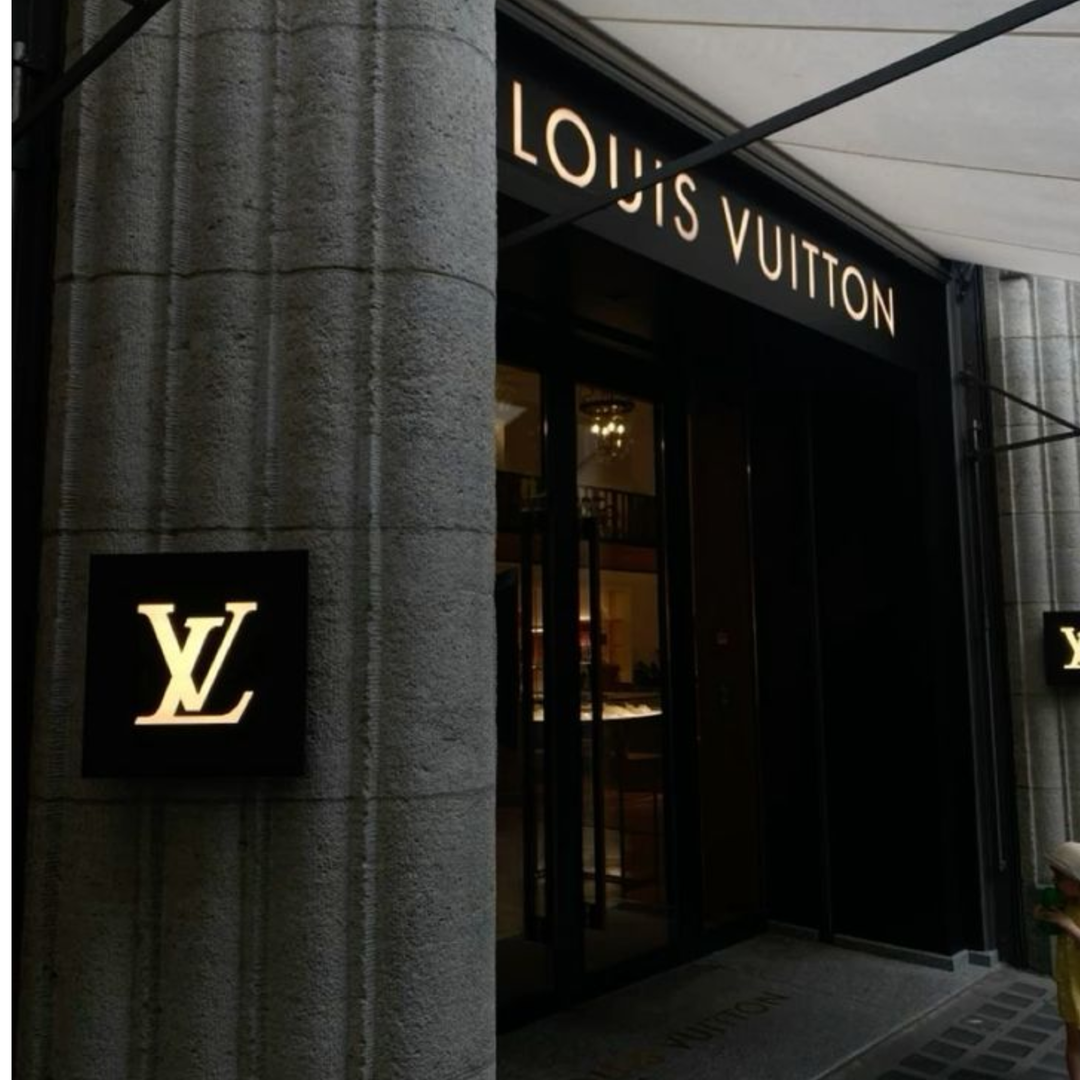 Streetwear a luksus: jak marki premium przejęły modę uliczną