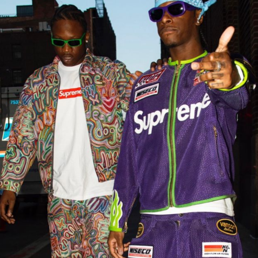 Streetwear w social mediach: jak TikTok wpływa na trendy modowe?