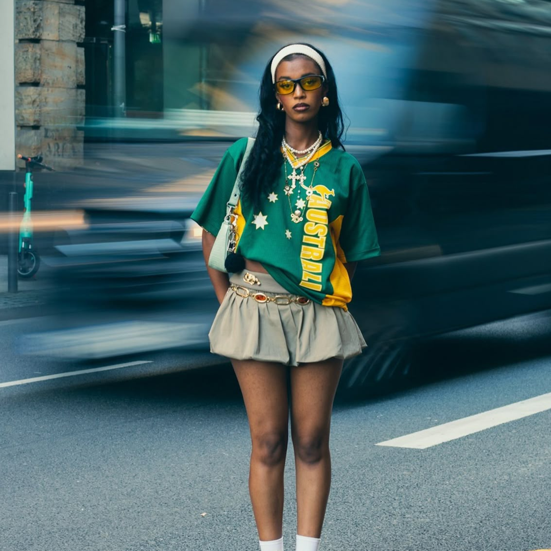 Streetwear dla kobiet: najmodniejsze zestawy tego sezonu