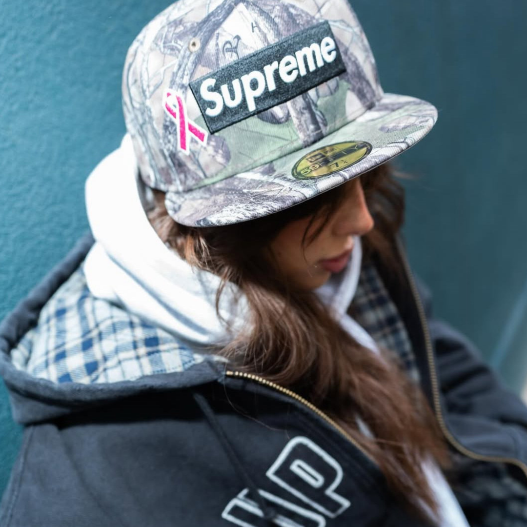 Najpopularniejsze marki streetwear 2025 – od Supreme po nowe brandy, które definiują modę uliczną tego roku.