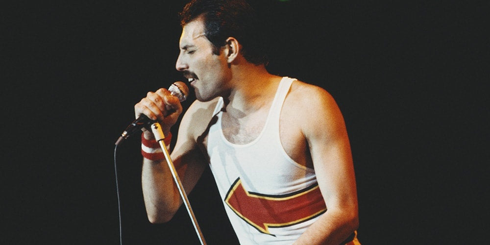 Ikoniczne Kostiumy Freddiego Mercury'ego w V&A Museum: Moda i Muzyka w Jednym