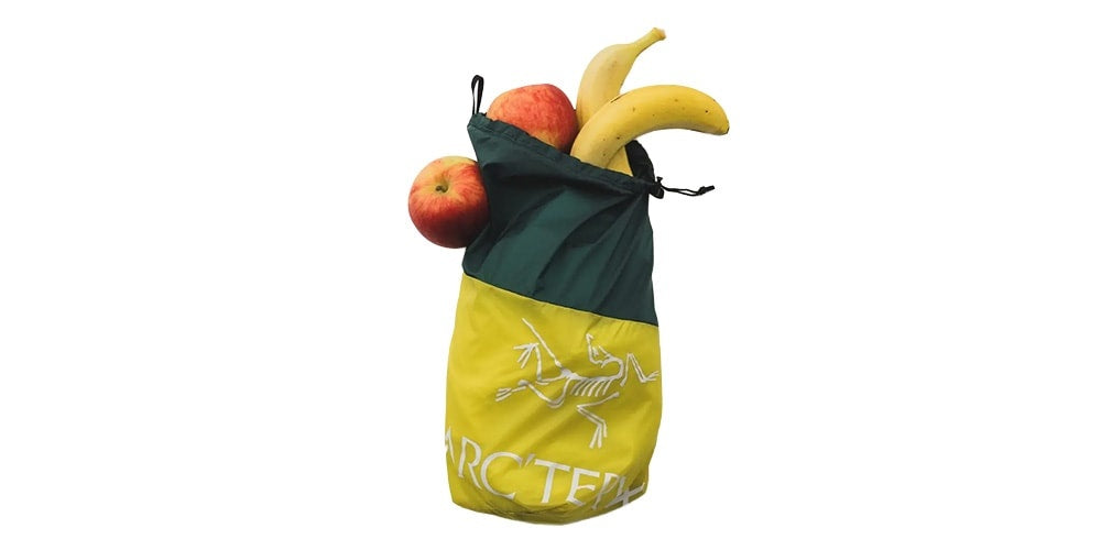 Arc'teryx i BEAMS łączą siły w projekcie STUFF SACK-ReCUT: Nowość w świecie streetwearu