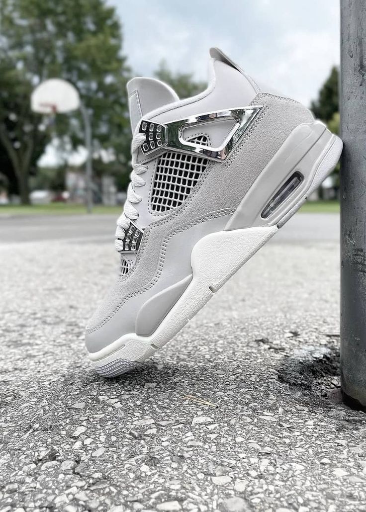 Kiedy powstały Jordan 4?