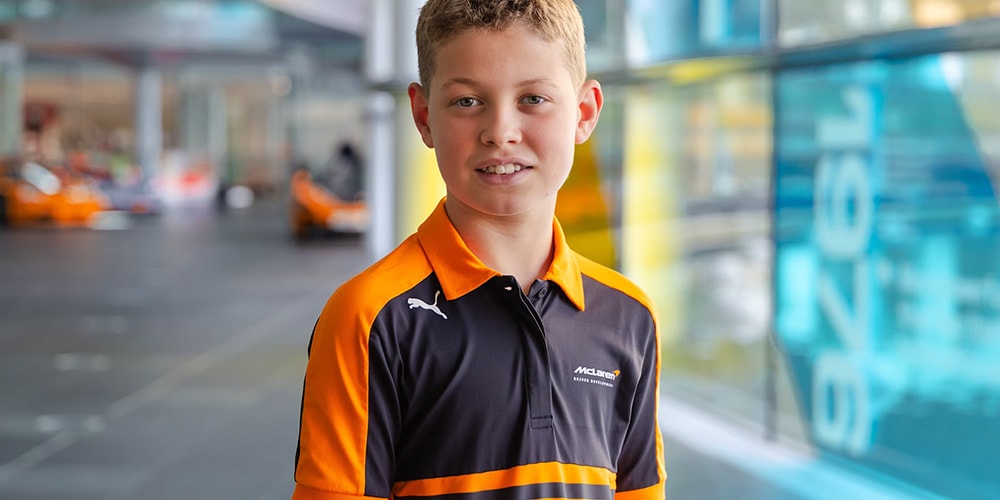 McLaren Zatrudnia Najmłodszego Kierowcę w Historii Teamu – Nowy Rozdział w Motorsportcie