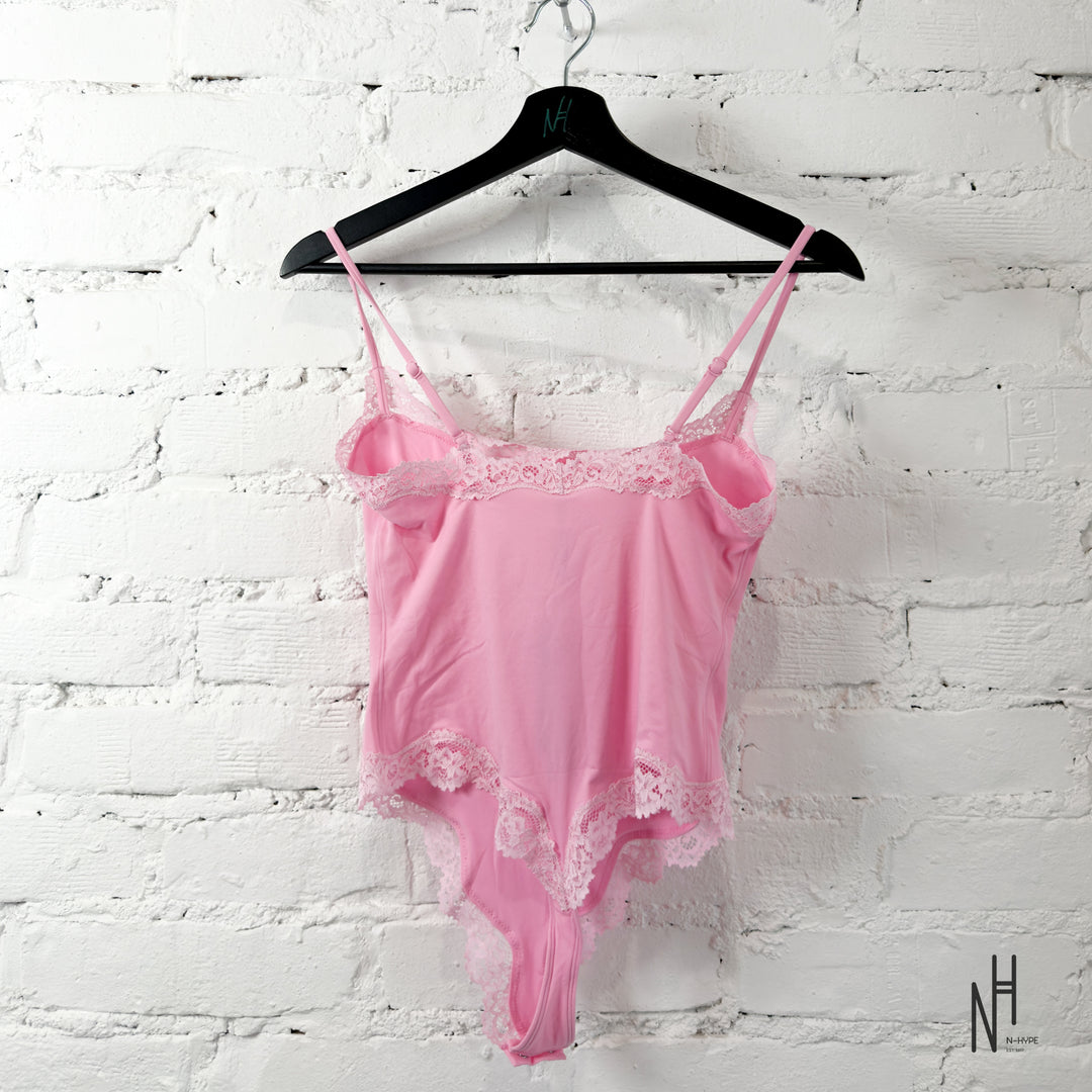 SKIMS Fits Everybody Lace Triangle Cami Bodysuit Bubble Gum Tonal