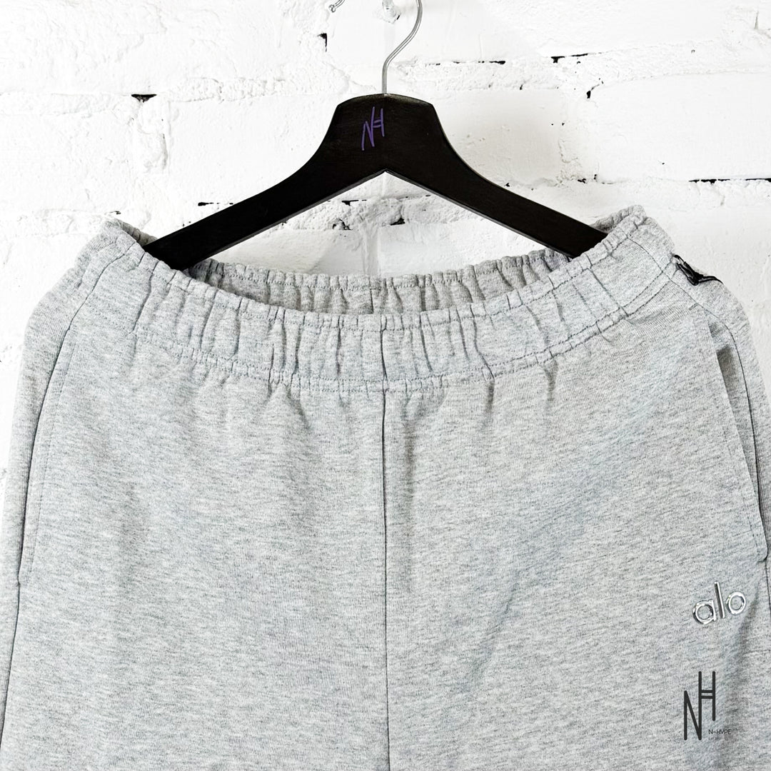 Alo Yoga  Accolade Straight Leg Sweatpant Athletic Heather Grey Men