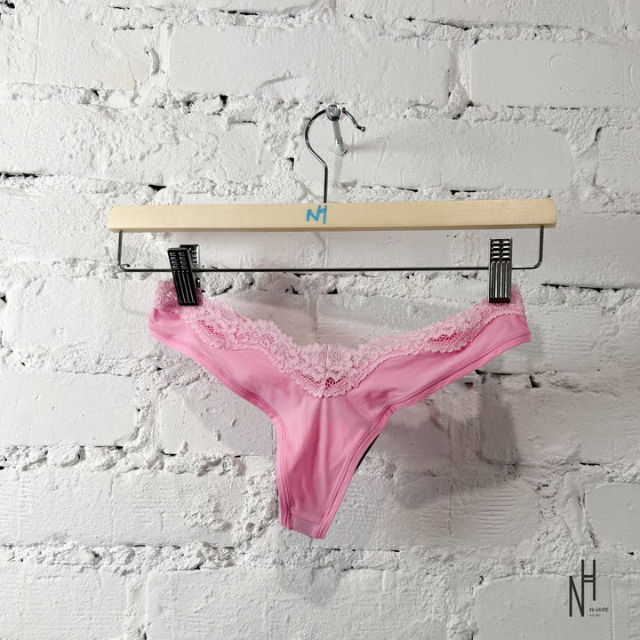 SKIMS Fits Everybody Lace Dipped Thong Bubble Gum Tonal