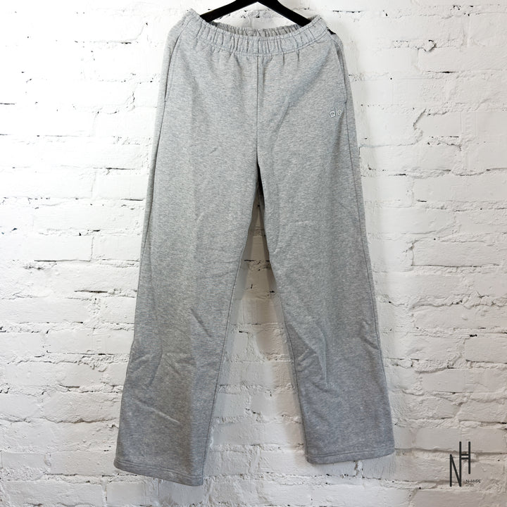 Alo Yoga  Accolade Straight Leg Sweatpant Athletic Heather Grey Men