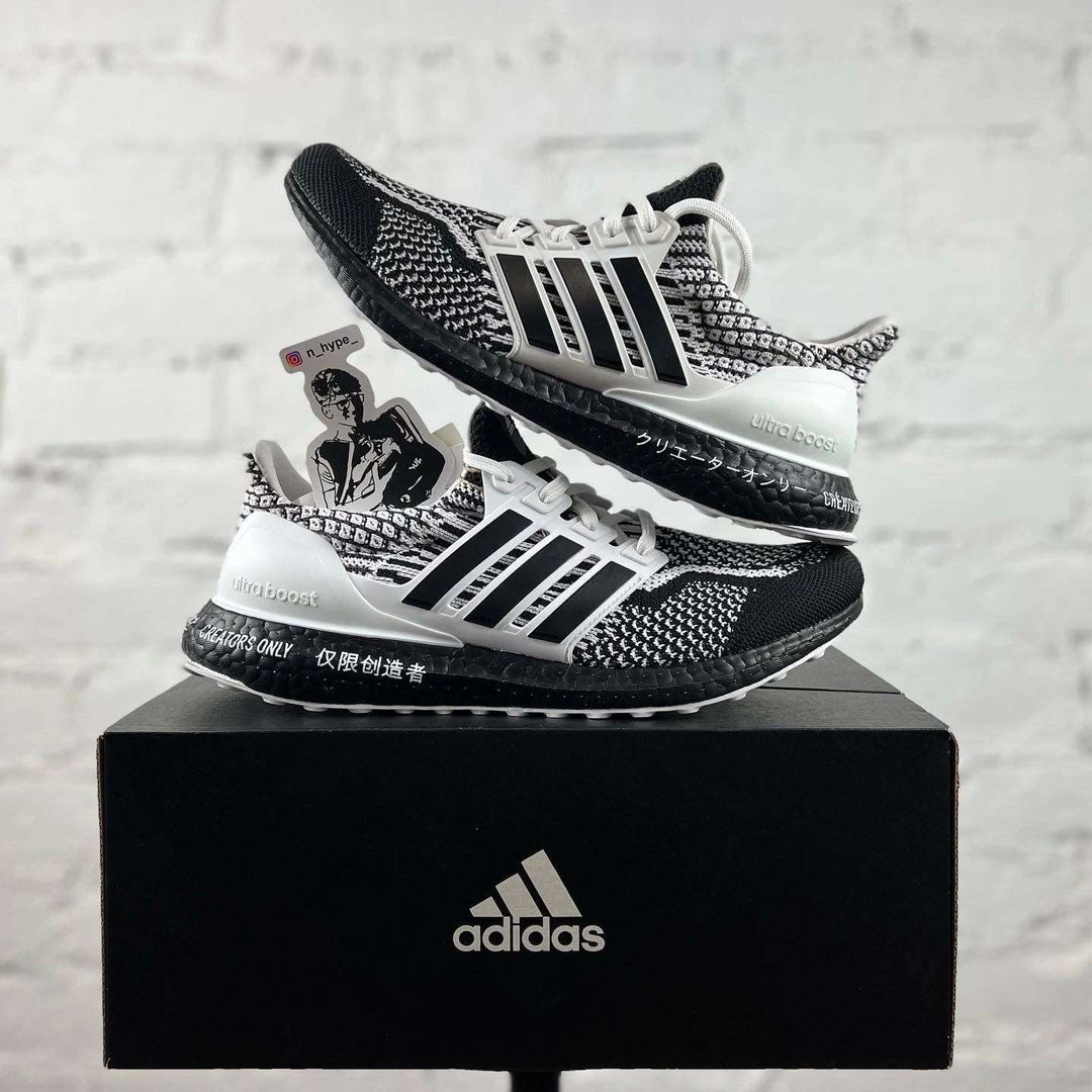 Buty Adidas Ultra Boost 5.0 DNA For Creators Only - wyjątkowy design dla kreatywnych dusz | Dynamiczne sneakersy na zdjęciu, prezentujące ich unikalną stylistykę i wysoką jakość wykonania | Doświadcz niezrównanego komfortu i wyrazistego stylu z Adidas Ultra Boost 5.0 DNA | Podkreśl swoją kreatywność z tymi niezwykłymi butami Adidas.