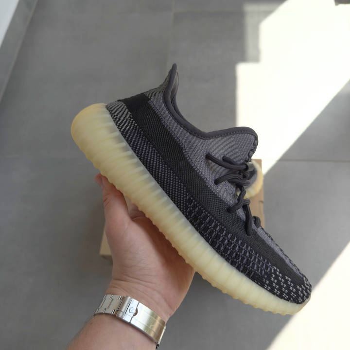 Adidas Yeezy Boost 350 V2 Carbon