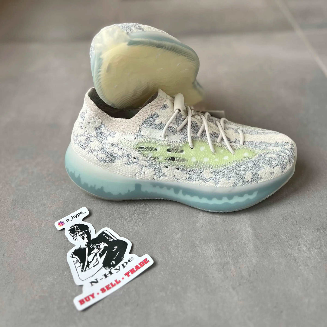 380 Alien Yeezy 380 X Kaws Yeezy 380 Alien Size W BOX Clean