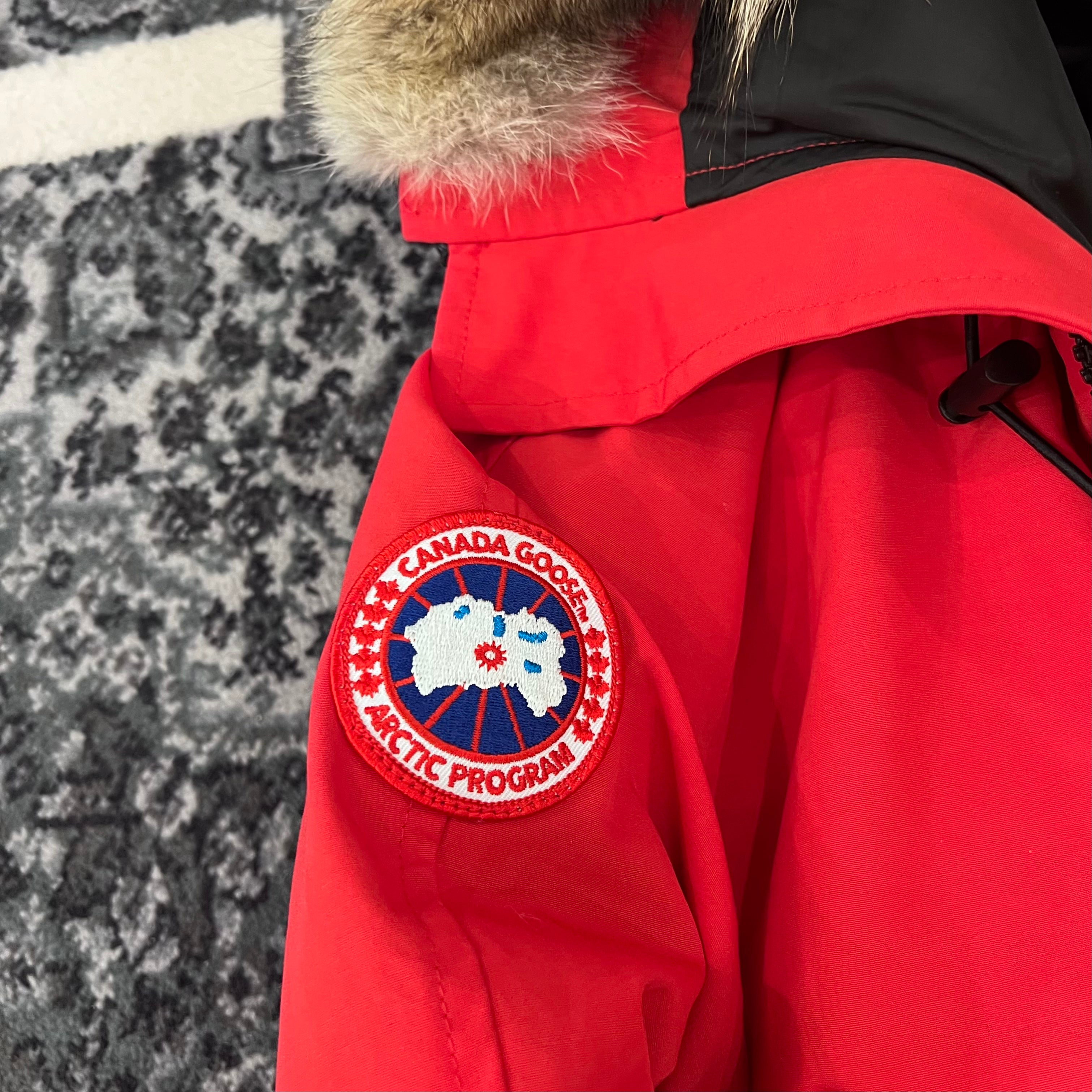 CANADA GOOSE Chilliwack fur-trimmed Arctic-Tech bomber jacket Showroom NHype Lodz Polska 6
