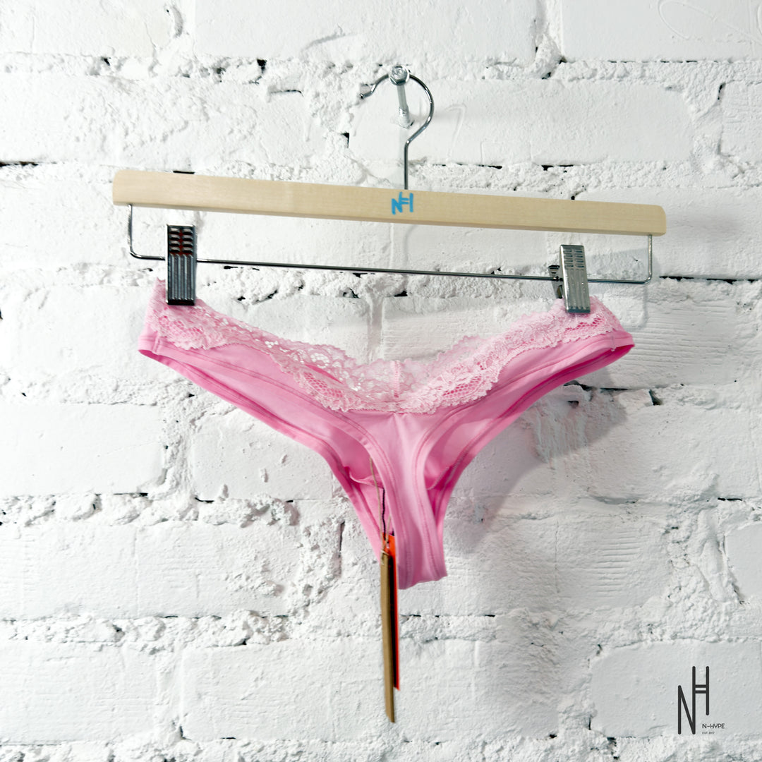 SKIMS Fits Everybody Lace Dipped Thong Bubble Gum Tonal