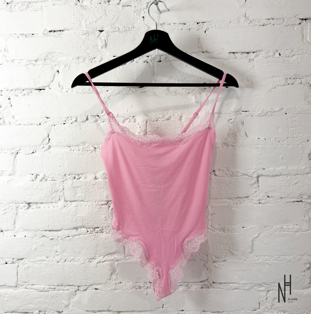 SKIMS Fits Everybody Lace Triangle Cami Bodysuit Bubble Gum Tonal