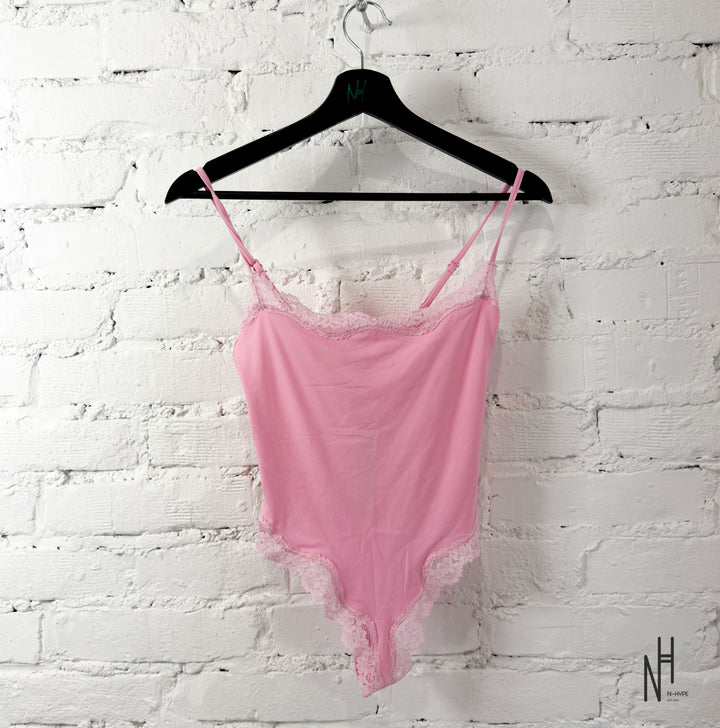 SKIMS Fits Everybody Lace Triangle Cami Bodysuit Bubble Gum Tonal