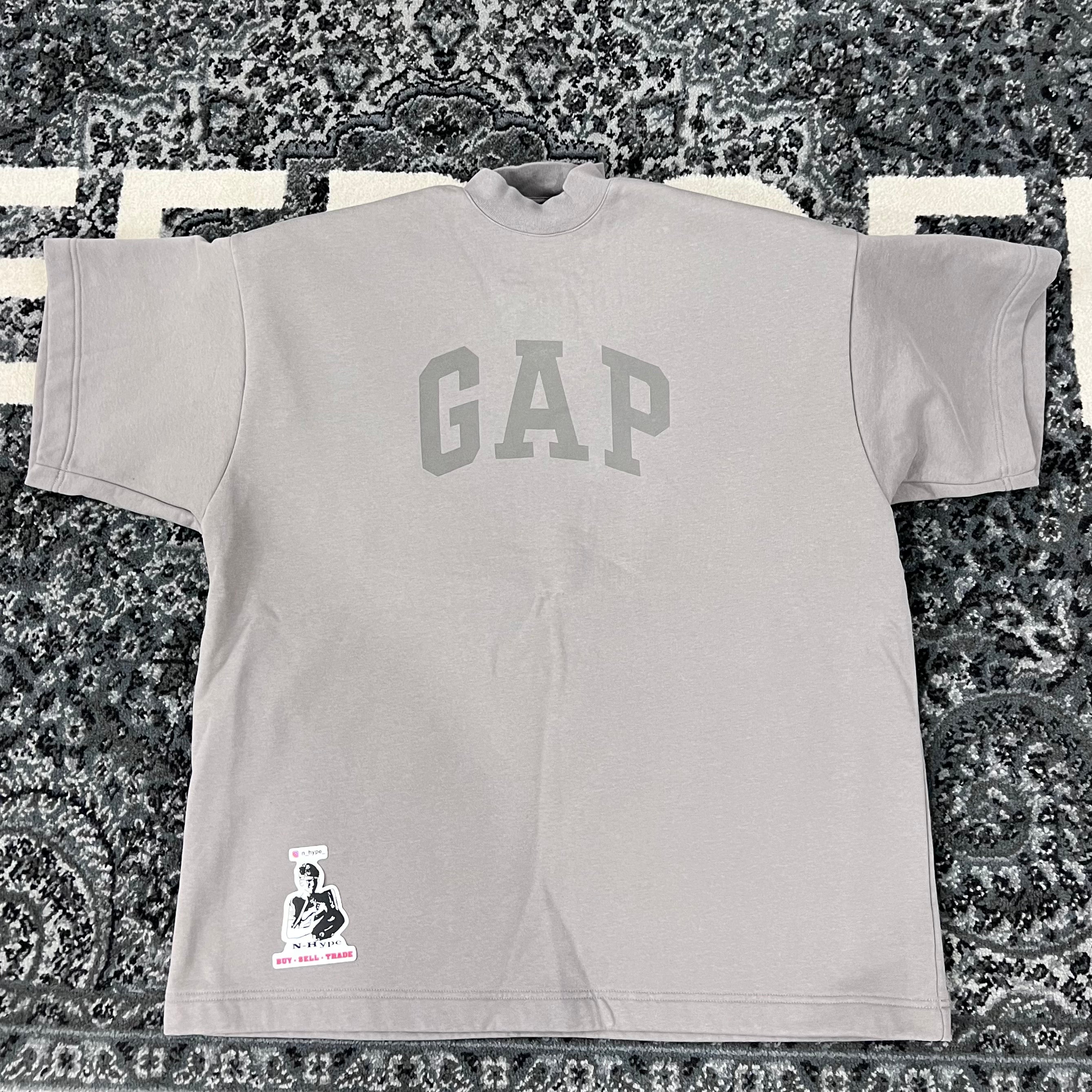 IMG_6988aYeezy Gap Engineered by Balenciaga T-Shirt 3/4 Dark Grey Showroom NHype Lodz Polska 4