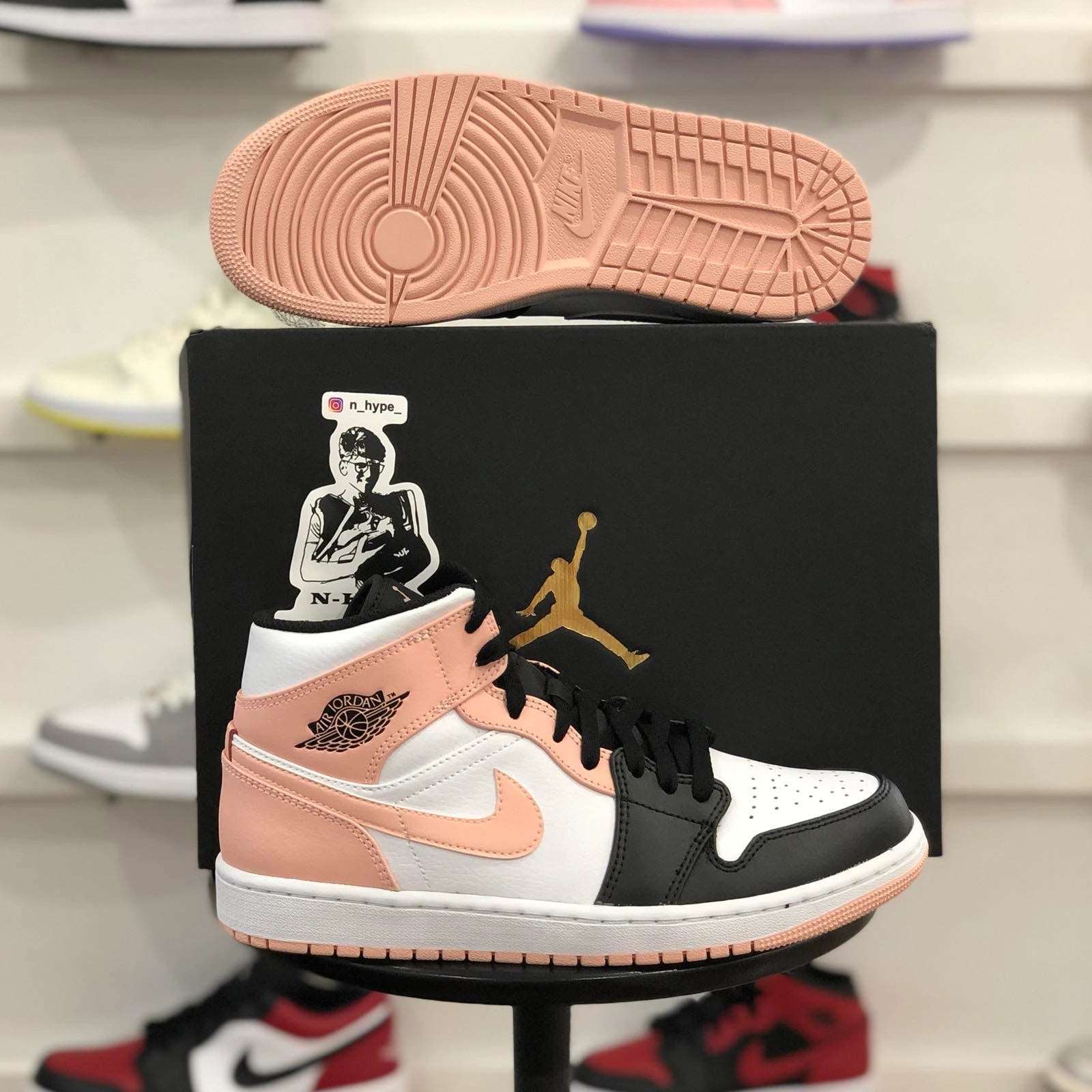 Jordan 1 Mid Arctic Orange Black Toe Hype Store Jordan Mid Arctic Orange Black  Toe Le