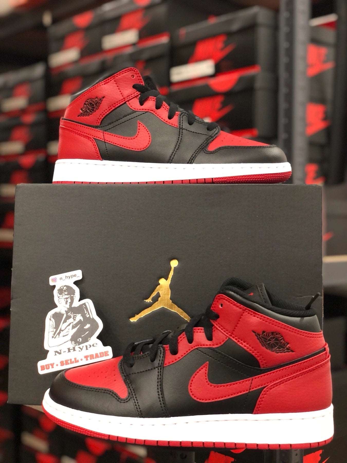 Jordan 1 shops Mid ‘Banned’