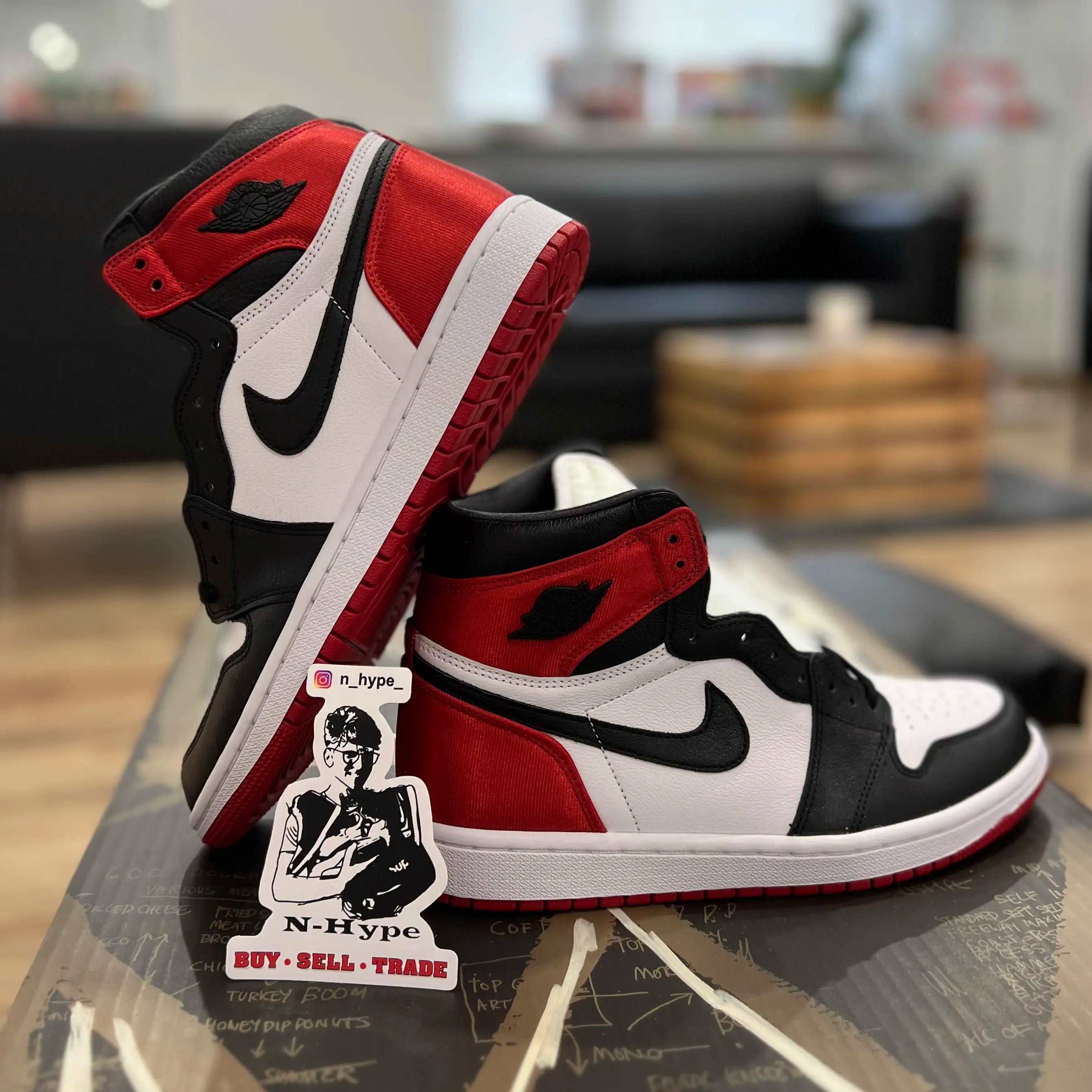 Nike air jordan 1 black toe satin online