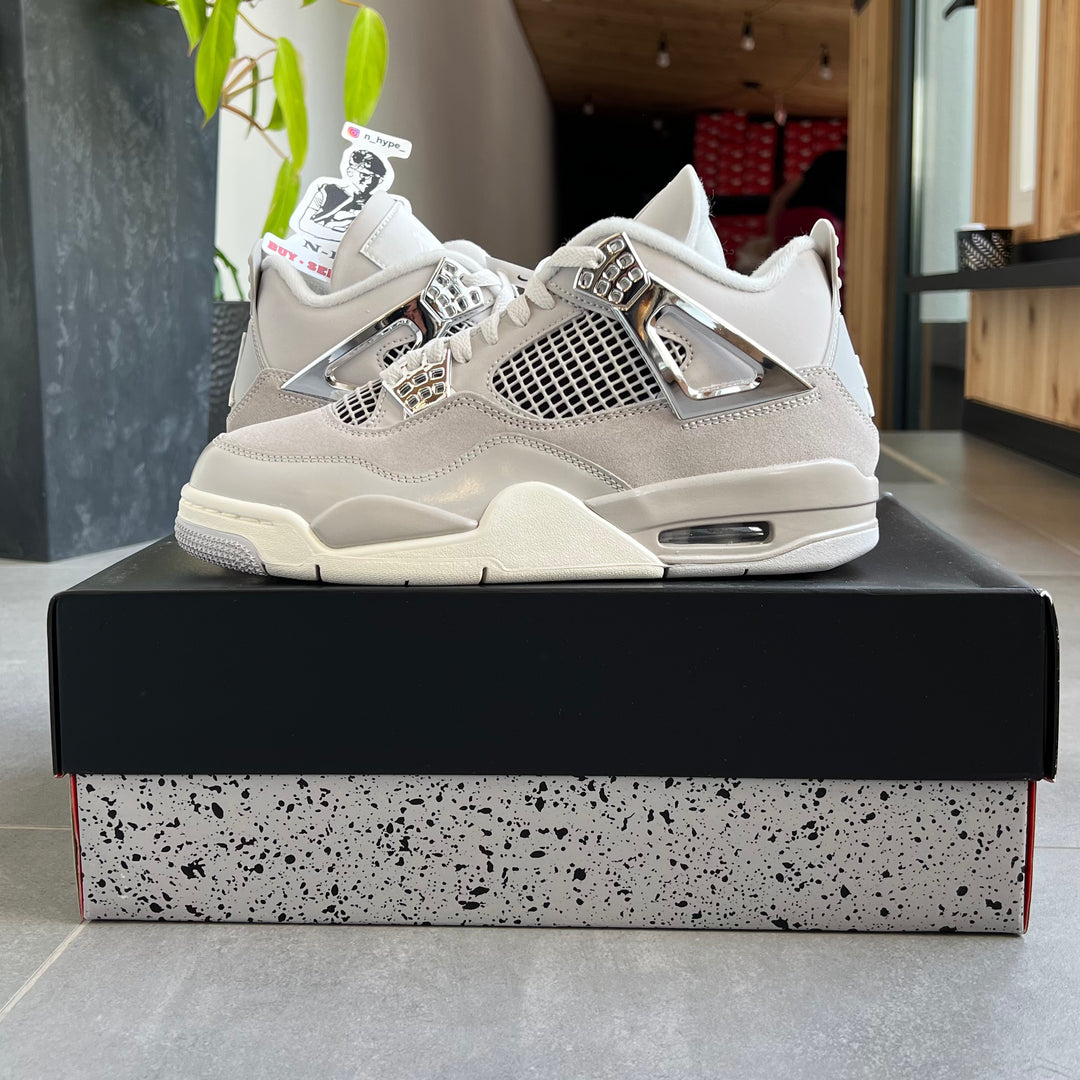 Jordan 4 Retro Frozen Moments Women s AQ9129 001 N Hype