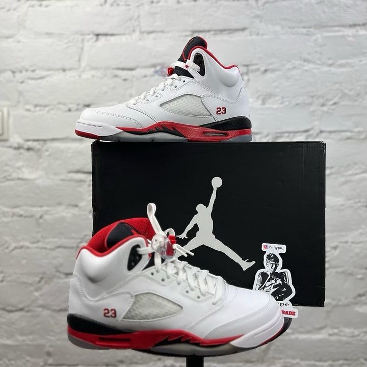 Jordan 5 Retro Fire Red Black Tongue (2013) (GS) Showroom NHype Lodz Polska 3