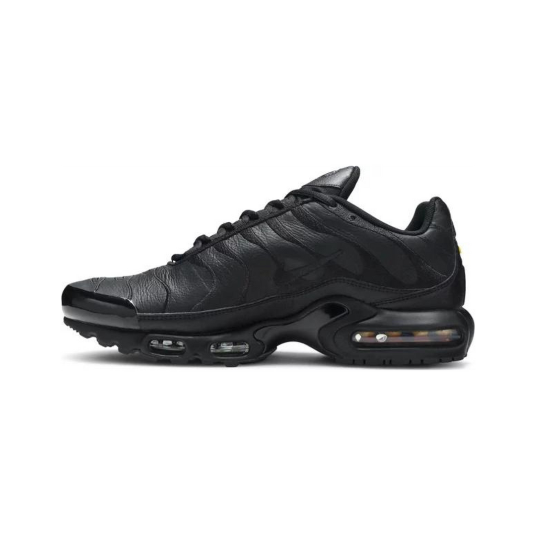 Nike tn triple black leather hotsell