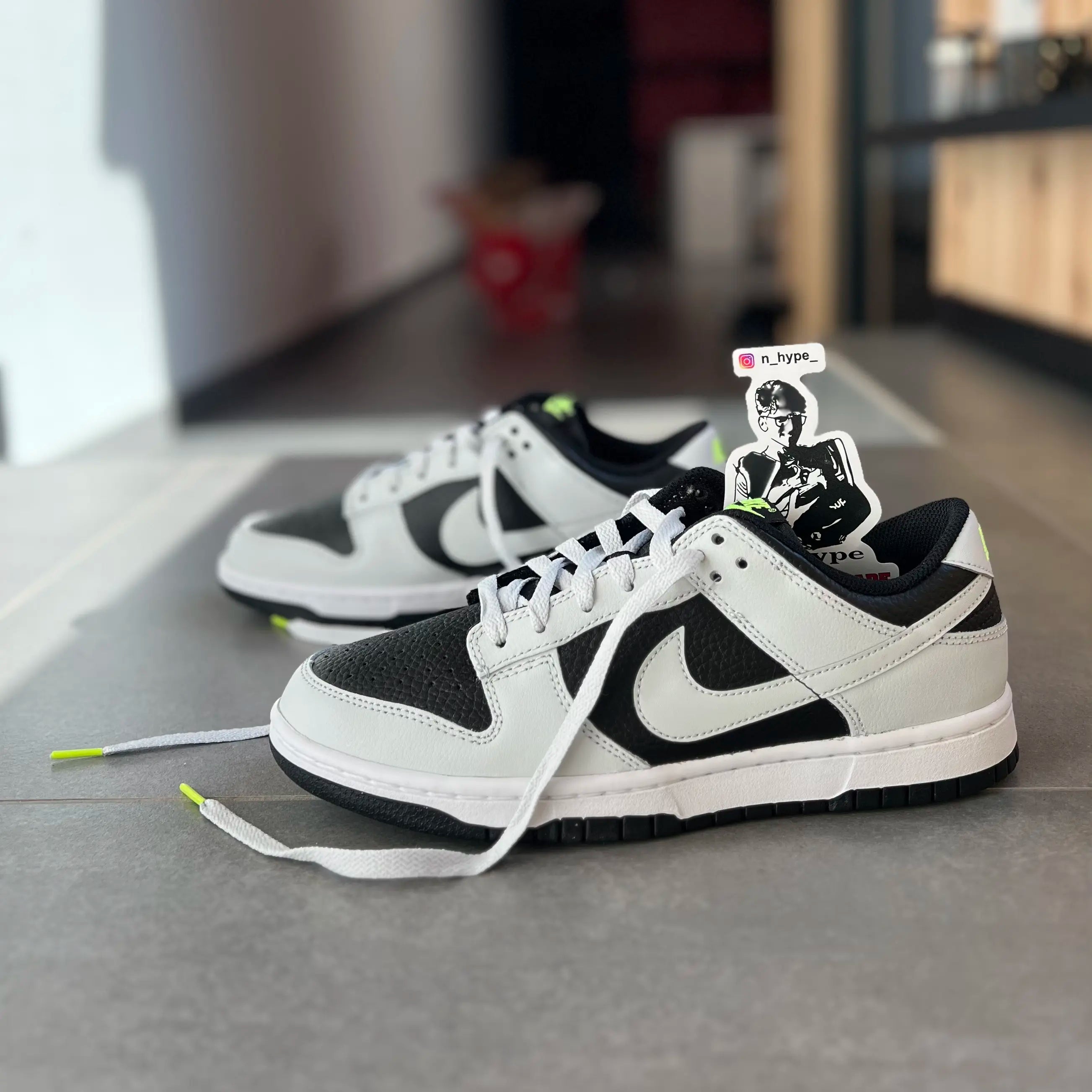 Nike Dunk Low Grau Panda Volt