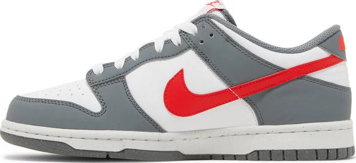 Nike Dunk Low Next Nature Smoke Grey Light Crimson (GS) bok wewnetrzny Lodz Polska