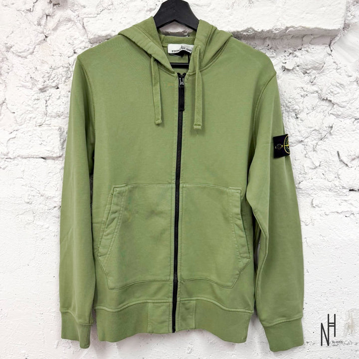Stone Island 64220 Brushed Cotton Fleece Zip Up Hooded Sweatshirt
Olive Green N-Hype