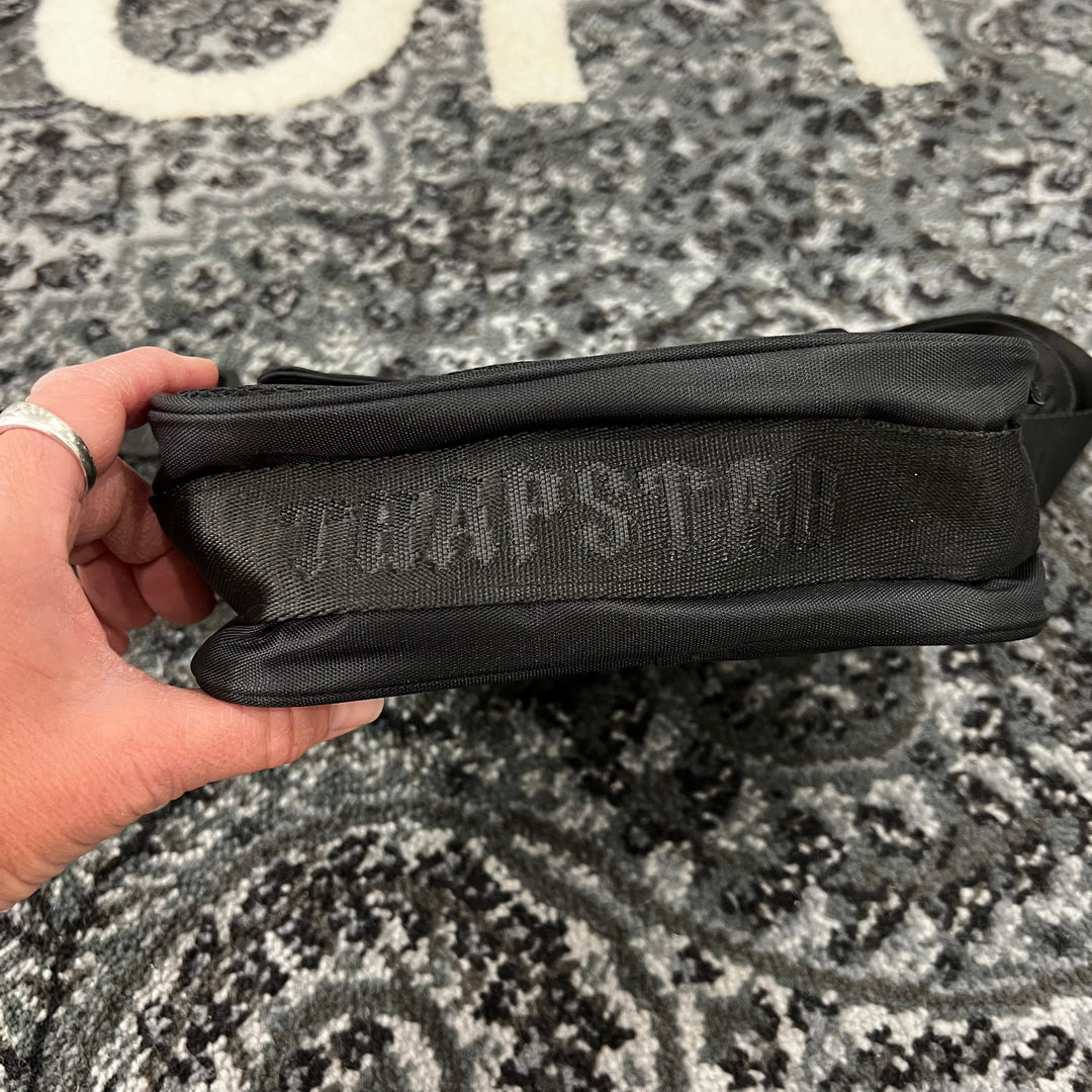 Trapstar_Irongate_T_Crossbody_Bag_Black_Showroom_NHYPE_3_Lodz_Polska