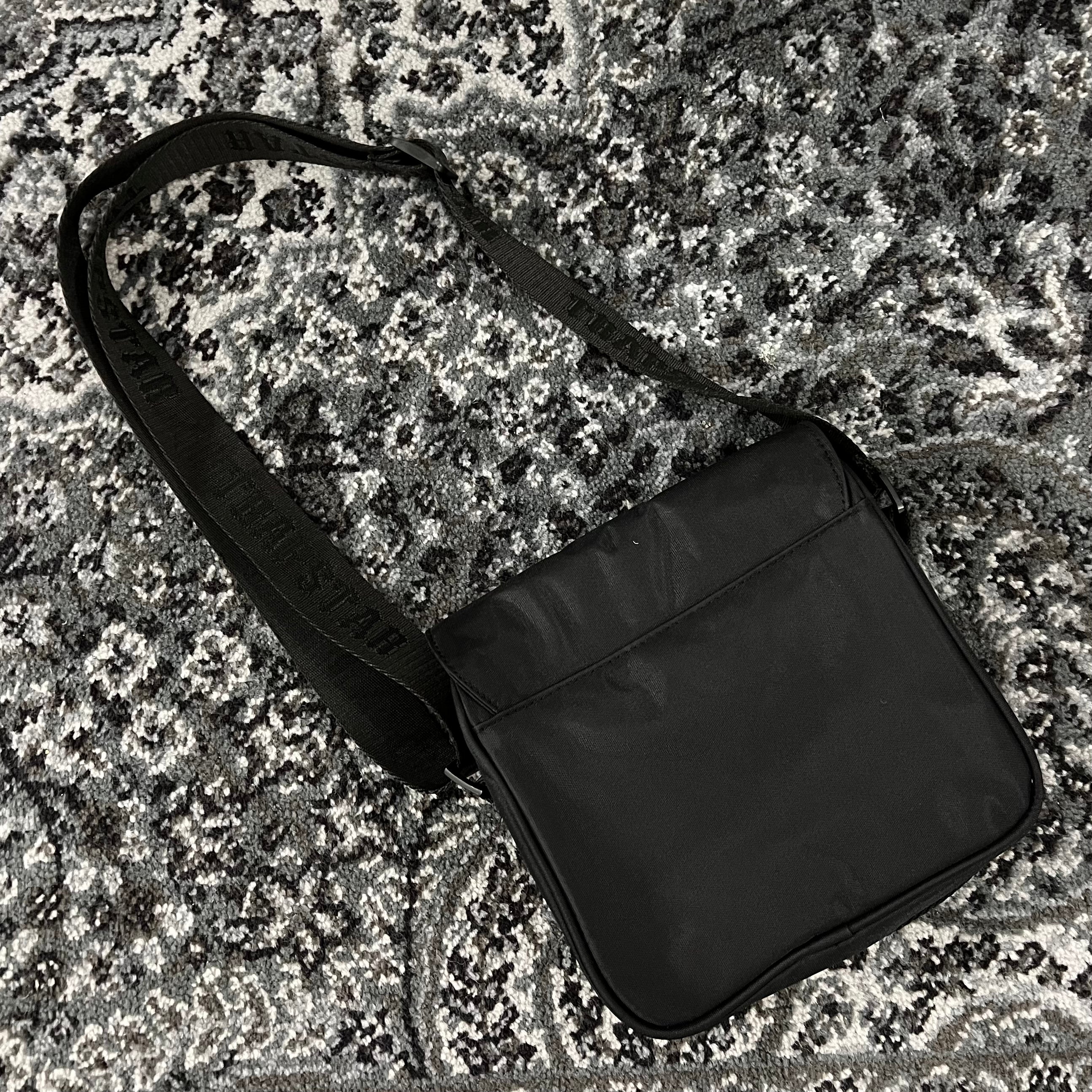 Lyle & Scott Cross Body Pouch Bag in Black for Men Lyle & Scott Cross Body Pouch Bag in Black for Men