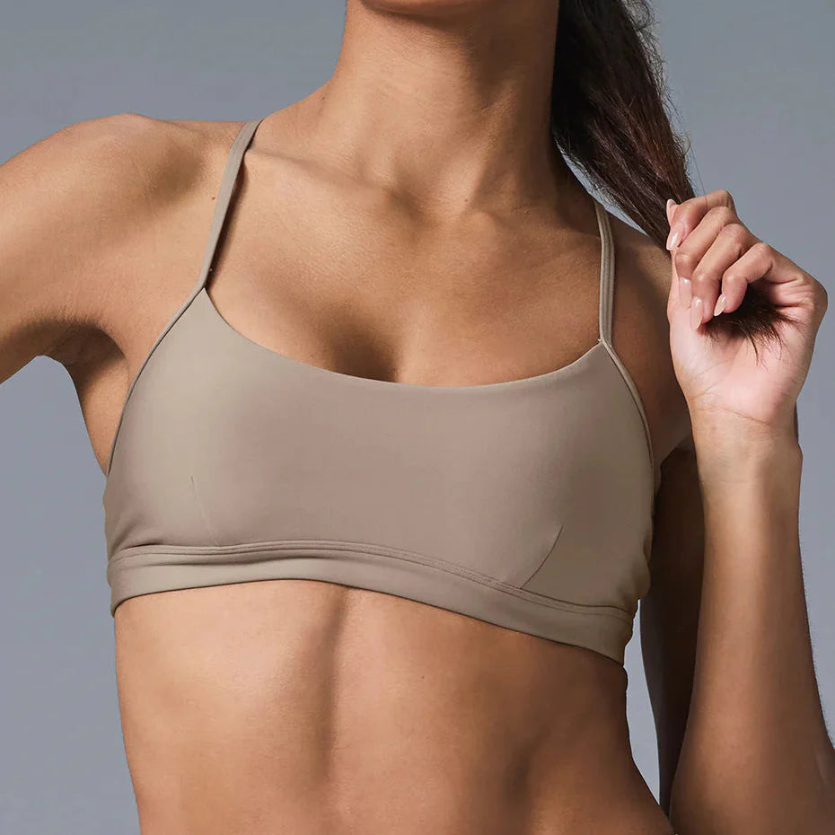 ALO YOGA AIRLIFT INTRIGUE BRA DARK GRAVEL sportowy biustonosz N-Hype