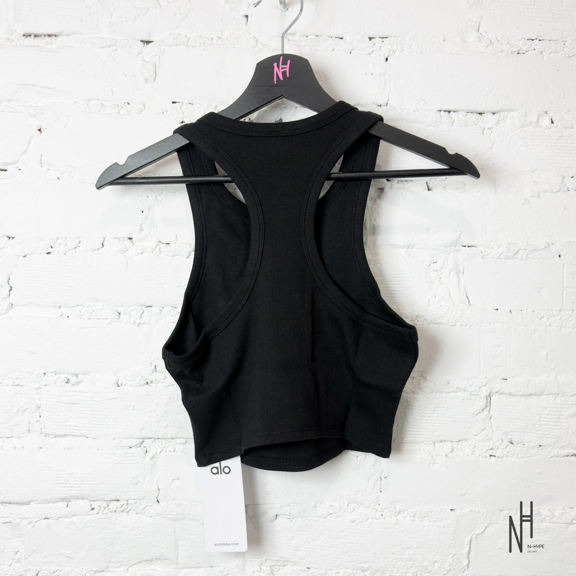 Alo Yoga Aspire Tank Black White – Komfortowy Minimalizm | N‑Hype