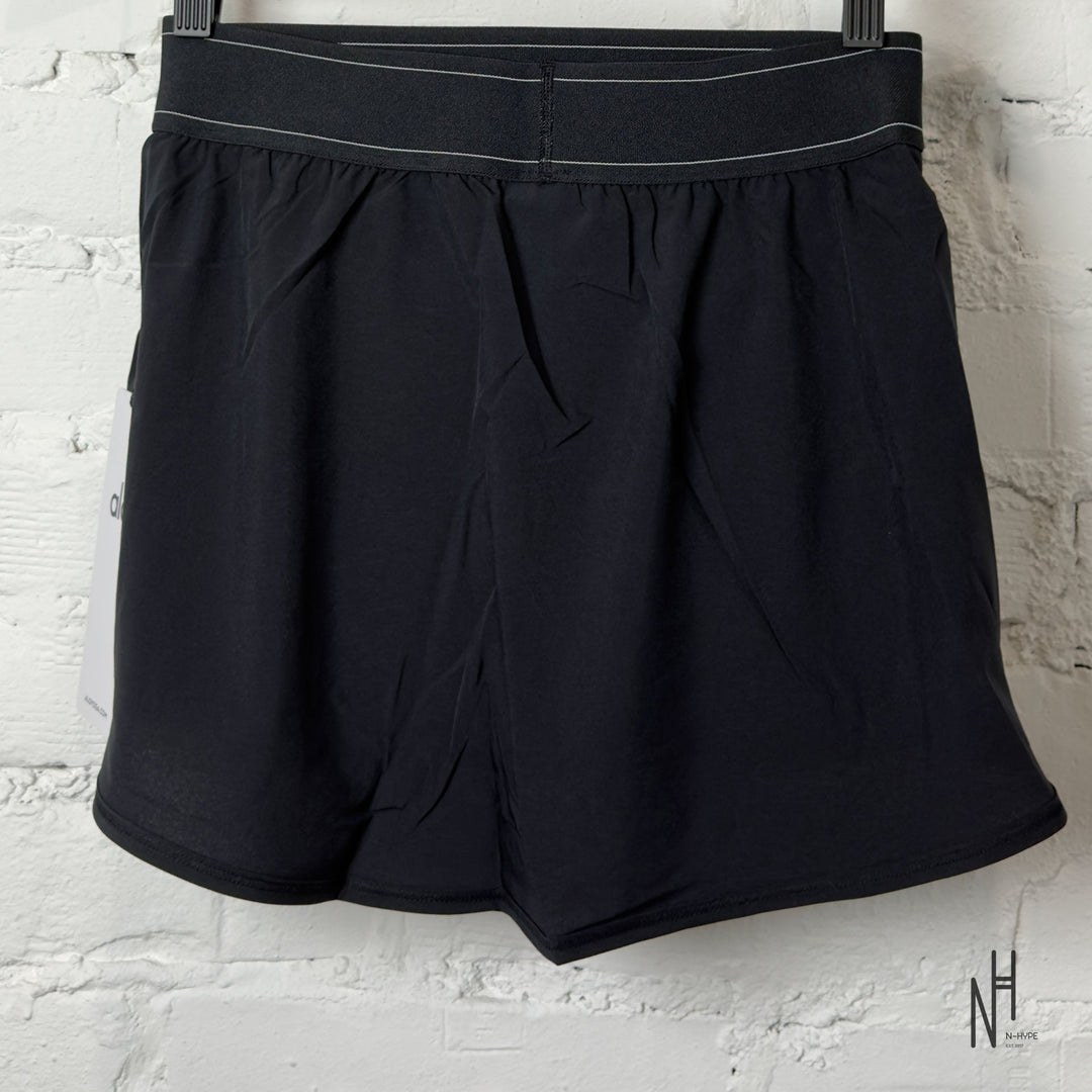 Alo Yoga Match Point Tennis Skirt N-Hype biały sportowy spódnica tenisowa.