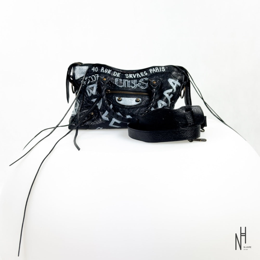 Balenciaga Small Classic City Graffiti Leather Shoulder Bag czarna N-Hype