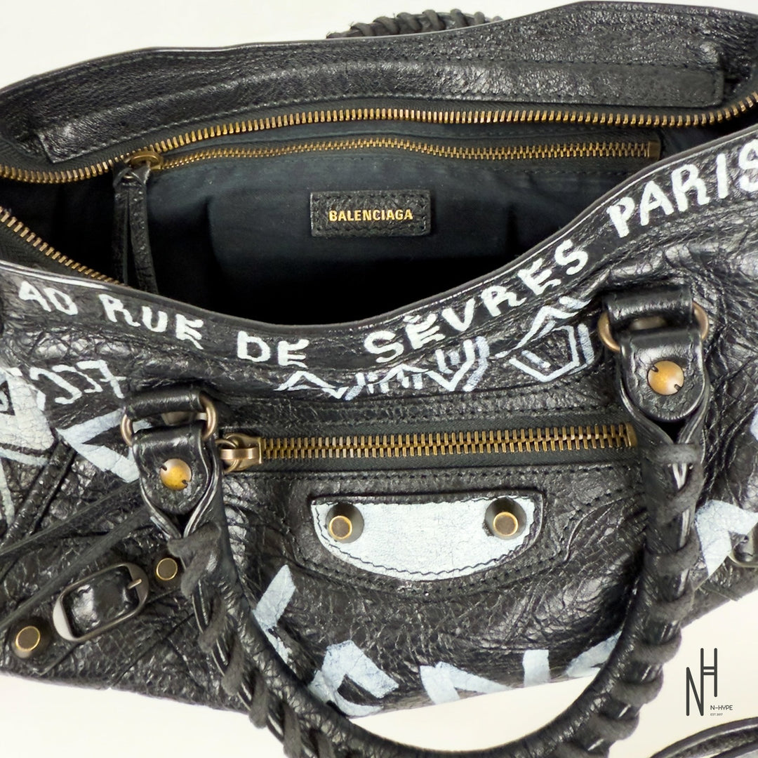 Balenciaga Small Classic City Graffiti Leather Shoulder Bag czarna N-Hype