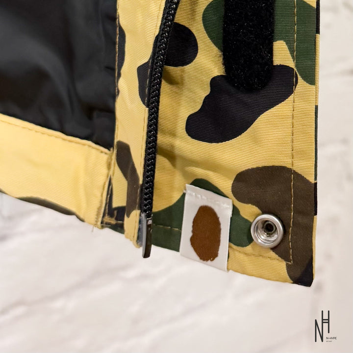 BAPE 1st Camo Snowboard Down Jacket FW21 w kolorze żółtym N-Hype