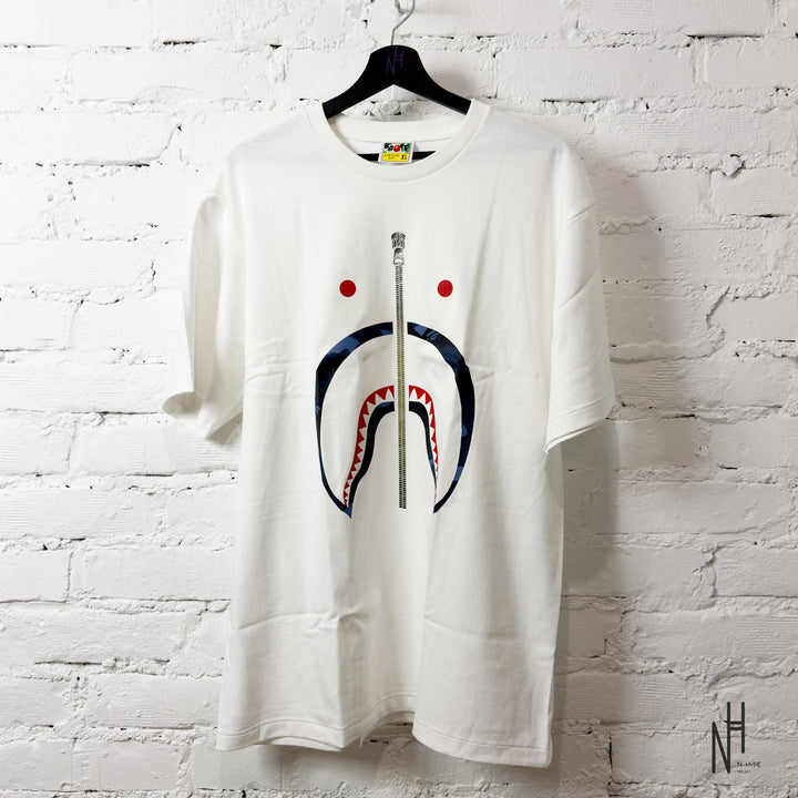BAPE Color Camo Silver Zip Shark Tee (SS23) biała/kolor granatowy N-Hype