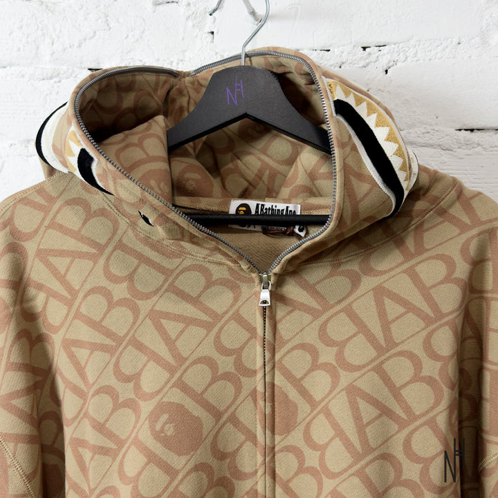 BAPE Sport Monogram Shark Hoodie Beige N-Hype streetwear kreacja.