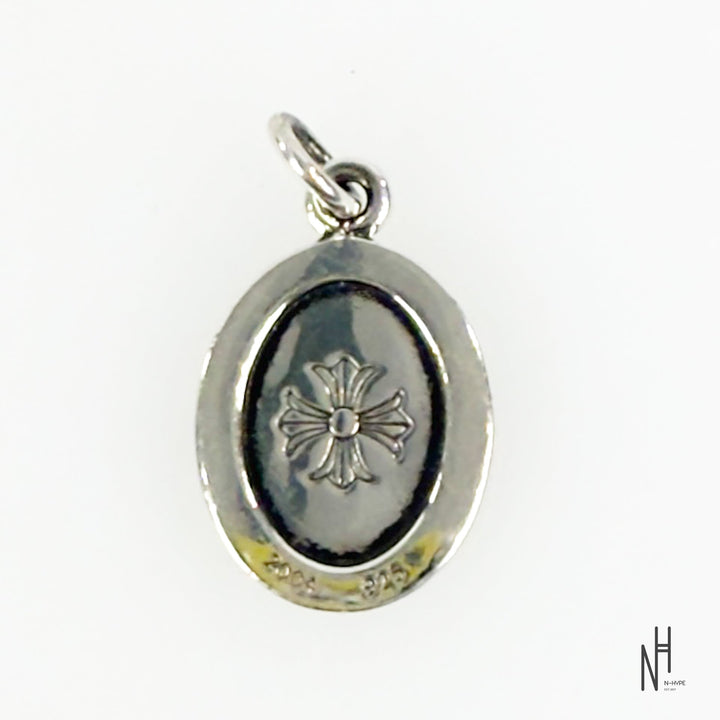 Chrome Hearts Angel Oval Charm Pendant srebrny w stylu streetwear w sklepie N-Hype.